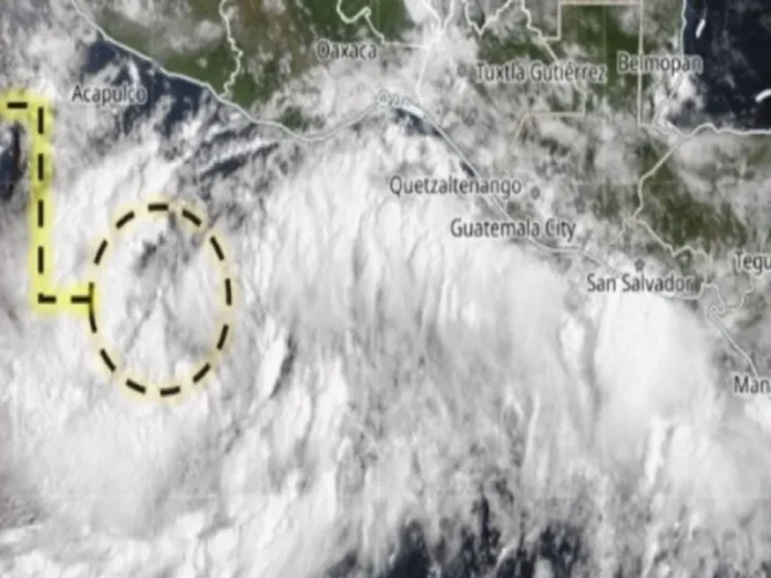 Tormenta Rachel sobre el Pacífico Imagen de la tormenta Rachel acercándose a la costa