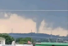 Tromba marina impacta en Alvarado; reportan daños materiales Imagen de la tromba marina Alvarado afectando techos y calles