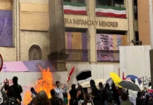«Documentar no es provocar»: periodistas de Morels condenan agresiones en marcha del 2 de octubre Imagen que muestra agresiones a periodistas durante la protesta