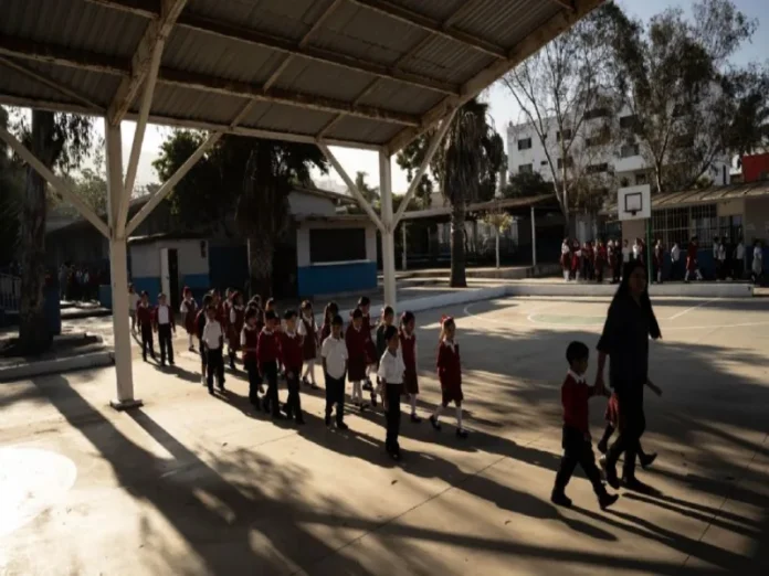 Escuela vacía por altas temperaturas en Tijuana Imagen que muestra la situación de clases suspendidas por altas temperaturas Tijuana