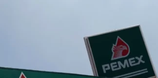 Sujetos armados irrumpen y saquean instalaciones de Pemex en Veracruz; golpean y amarran a vigilantes Imagen del asalto a Pemex en Veracruz con vigilantes amarrados