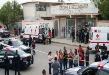 Ataque en secundaria de Torreón; muere la subdirectora, un alumno grave y dos detenidos Fotografía del ataque a secundaria en la escuela