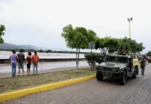 Balean a chofer de transporte público mientras transportaba a alumnos de secundaria en Escuinapa, Sinaloa Imagen del ataque armado escuinapa que dejó herido al chofer del transporte público