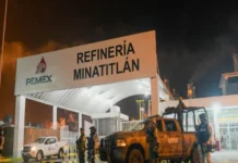Ataque armado en refinería «Lázaro Cárdenas» de Minatitlán deja dos trabajadores heridos Fotografía del ataque armado refinería en la entrada de Pemex Minatitlán
