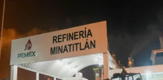 Ataque armado en refinería «Lázaro Cárdenas» de Minatitlán deja dos trabajadores heridos Fotografía del ataque armado refinería en la entrada de Pemex Minatitlán