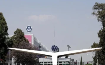 Sindicato de Volkswagen en Puebla votarán por nuevo convenio contractual que contempla alza salarial Imagen del aumento salarial Volkswagen en la planta de Puebla