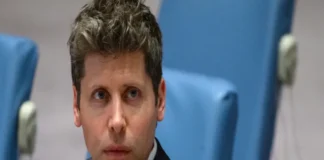 Sam Altman afirma que los beneficios de la IA justifican asumir ciertos riesgos Sam Altman destaca los beneficios IA frente a los riesgos regulatorios