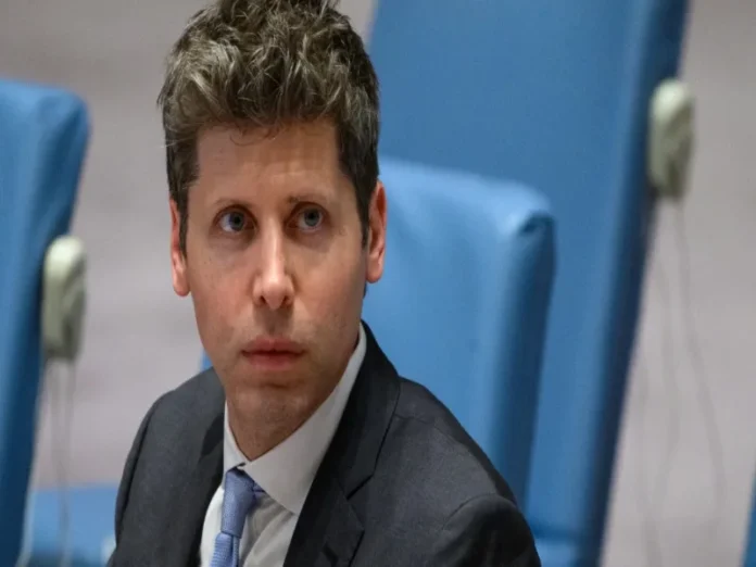 Sam Altman hablando sobre los beneficios IA y la regulación Sam Altman destaca los beneficios IA frente a los riesgos regulatorios
