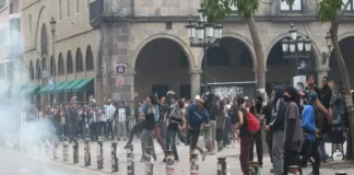Bloque negro vandaliza puerta de Palacio de Gobierno tras marcha por el agua en Guadalajara Incendio del bloque negro en la puerta del Palacio de Gobierno de Guadalajara