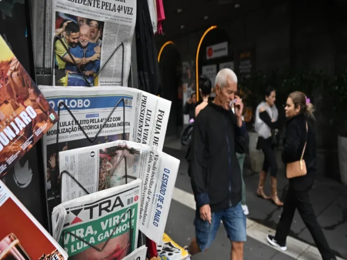 Gráfica de la Bolsa de Sao Paulo mostrando la caída del índice y el aumento del dólar después de la victoria de Lula