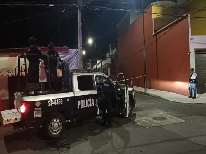 Operativo de cateo en Veracruz durante la balacera Imagen del cateo en Veracruz con intervención policial