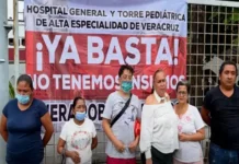 Colecta de medicamentos, ¿otro show? Imagen de la colecta de insumos organizada por madres en Veracruz