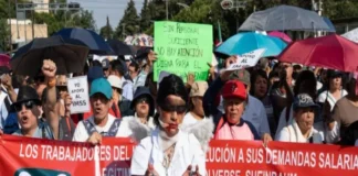 Concluye consulta sindical del IMSS: trabajadores dicen que ganó el «NO» al aumento salarial del 2.9% Imagen de la consulta IMSS con manifestantes del Seguro Social