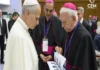 La crisis de desaparecidos llega al Papa León: Episcopado Mexicano le entrega libro con cientos de casos Imagen de la entrega del libro que aborda la crisis de desaparecidos