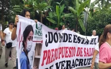 Sheinbaum no escapa de las protestas del sector salud en su segundo día en Veracruz Imagen de la crisis salud Veracruz durante protestas