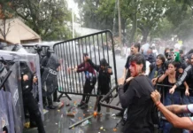 CNDH exhorta al gobierno de Jalisco a respetar la protesta social tras represión en marcha por el agua Imagen de manifestantes reclamando el derecho al agua en Guadalajara