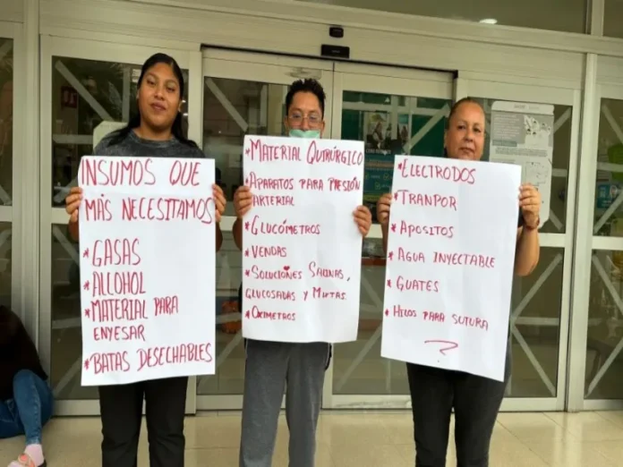Madres protestan contra el desabasto medicamentos en hospitales de Veracruz