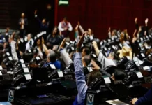 Amagan con despedir a empleados de San Lázaro por apoyar protestas de jubilados Imagen que muestra el riesgo de despido de empleados en San Lázaro por protestas a jubilados