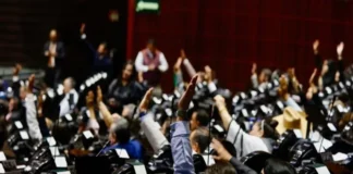 Amagan con despedir a empleados de San Lázaro por apoyar protestas de jubilados Imagen que muestra el riesgo de despido de empleados en San Lázaro por protestas a jubilados