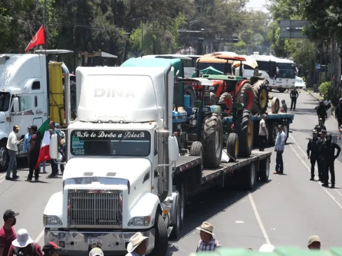 Reunión de Segob con representantes de transportistas Imagen que muestra el llamado al diálogo con transportistas por parte de Segob