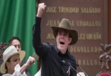 Ordenan al Congreso de Michoacán incluir a «diputado del Sombrero» en la Jucopo Imagen del diputado del Sombrero participando en la Jucopo