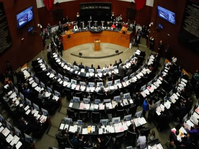 Sesión del Senado aprobando la reforma de doble nacionalidad Sesión del Senado sobre la reforma que prohíbe doble nacionalidad