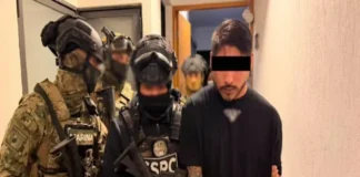 Capturan a «El Cromo», líder de grupo criminal en Oaxaca ligado al CJNG; lo acusan de homicidio Imagen de la detención de El Cromo durante la operación policial en Oaxaca