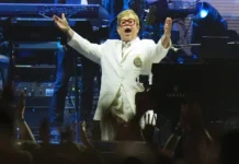 En su despedida de los escenarios, Elton John hace vibrar al estadio Banorte y sella su idilio con México Imagen del concierto de Elton John México bajo la lluvia