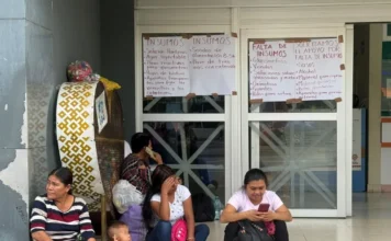 Familias de niños con cáncer en Veracruz señalan mala gestión de Nahle en temas de salud Familias de niños con cáncer frente al hospital tras la gestión de Nahle