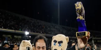Pumas rinden emotivo homenaje a Hugo Sánchez por el 50 aniversario de su debut homenaje a Hugo Sánchez durante la ceremonia en el estadio Olímpico