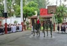 Ceremonia de Honores a la Bandera en la primaria «Niños Héroes de Chapultepec» en San Andrés Tuxtla Imagen de la ceremonia de honores a la bandera en la escuela primaria