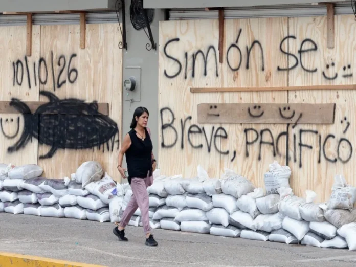 Imagen del huracán Simon acercándose a la costa de Jalisco y Nayarit