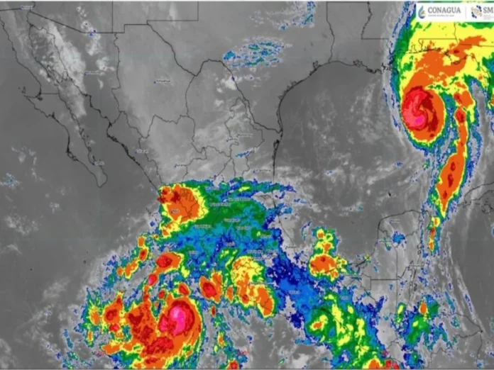 Huracán Simon sobre el Pacífico acercándose a Jalisco y Colima Imagen del huracán Simon acercándose a la costa de Jalisco y Colima