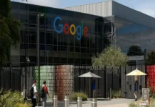 «Me avergüenza trabajar en Google»: los empleados que renuncian por el desarrollo de la IA con fines militares Imagen que muestra a empleados de Google protestando contra la IA militar