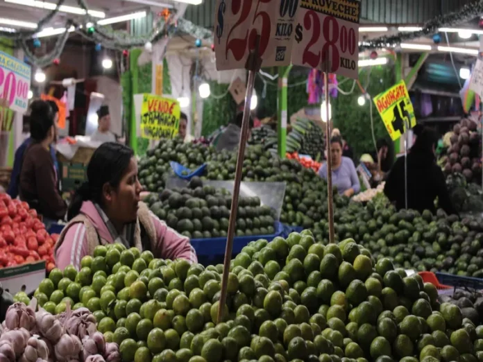 Gráfica que muestra la inflación octubre y el incremento del precio del tomate
