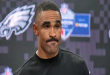 Asociación de Jugadores cuestiona a la NFL por manejo con Halen Hurts, QB de Eagles afectado por coágulos en los pulmones Imagen que muestra a Jalen Hurts y los coágulos diagnosticados