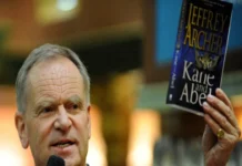 Jeffrey Archer, autor británico, murió a los 86 años Imagen del escritor Jeffrey Archer fallece en su estudio
