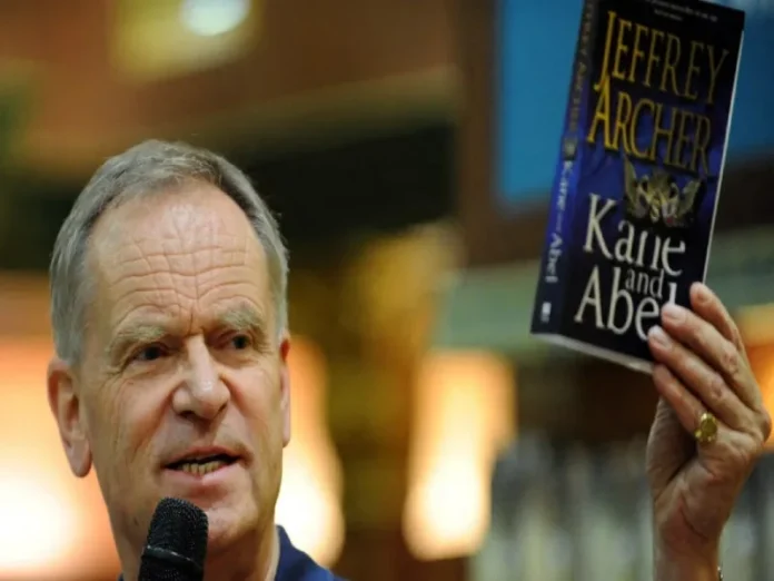 Jeffrey Archer fallece en su casa mientras escribía Imagen del escritor Jeffrey Archer fallece en su estudio