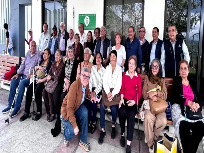 Jubilados CFE protestando en Veracruz por el pago del laudo Manifestación de jubilados CFE exigiendo el pago del laudo en Veracruz