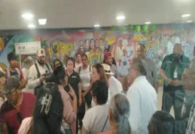 «Me gritó, es una pena que sea nuestra gobernadora»: madre de niño con cáncer tras discutir con Rocío Nahle Madres de niños con cáncer protestando contra la gobernadora Rocío Nahle