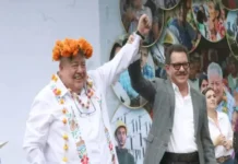 Le hacen fuchi al Manolete Manolete Huerta presentando su informe legislativo en Xalapa