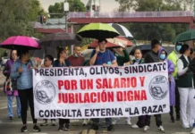 IMSS alista marcha este 14 de octubre para exigir alza salarial y destitución de su líder sindical Fotografía de la marcha IMSS con trabajadores del Instituto Mexicano del Seguro Social