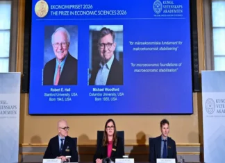 Nobel de Economía 2026 premia a estadounidenses por modelo que enfrenta crisis económica e inflación Imagen del Nobel de Economía 2026 con Hall y Woodford