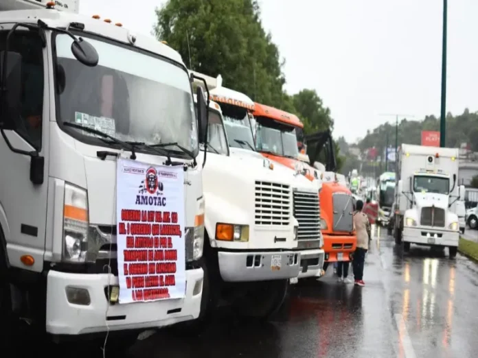Camioneros de Veracruz durante el paro nacional camioneros