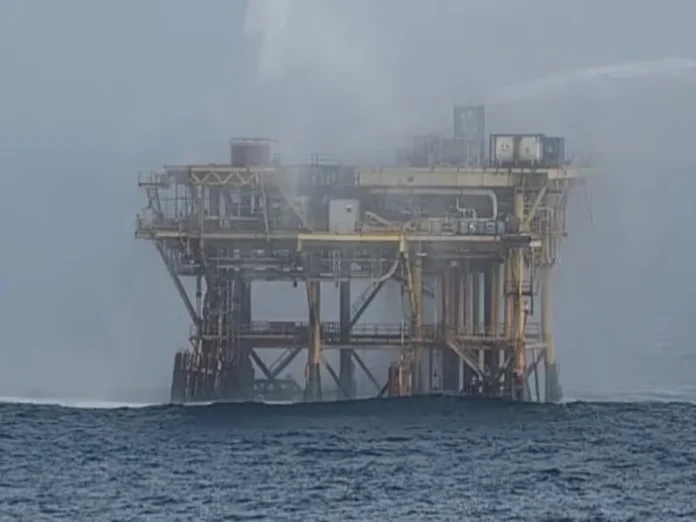 Imagen que muestra a Pemex frente a rumores de bajas masivas