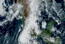 Implementan plan de Protección Civil en cinco estados ante la cercanía del huracán «Vance» Equipo de Protección Civil frente al huracán Vance en la costa del Pacífico
