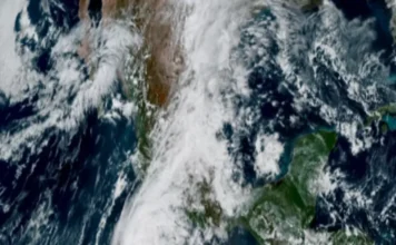 Implementan plan de Protección Civil en cinco estados ante la cercanía del huracán «Vance» Equipo de Protección Civil frente al huracán Vance en la costa del Pacífico