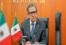 Morena abre la puerta a citar a Zoé Robledo y Alejandro Zvarch en el Senado por protestas de médicos Imagen que muestra la discusión del Senado sobre protestas médicos