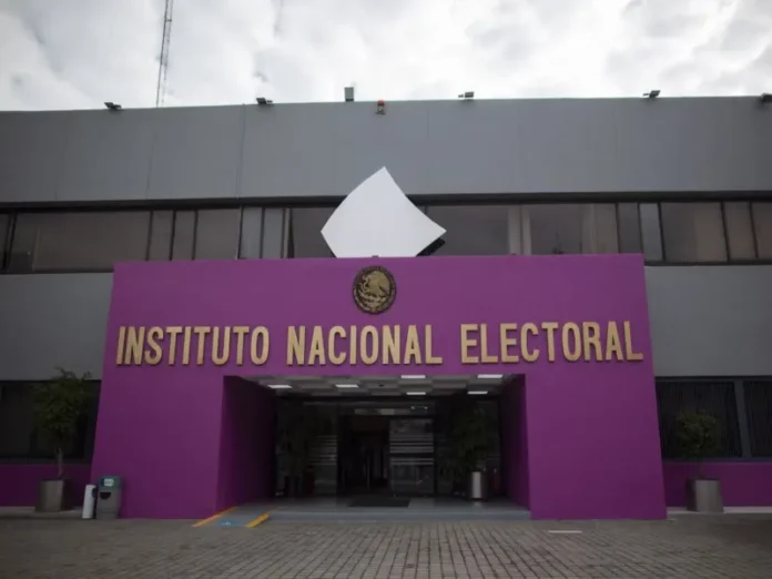 Imagen que muestra la renuncia del INE durante el cónclave