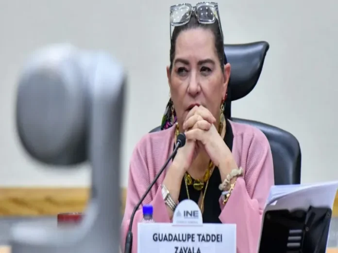 Imagen de la renuncia Taddei INE durante la crisis de corrupción